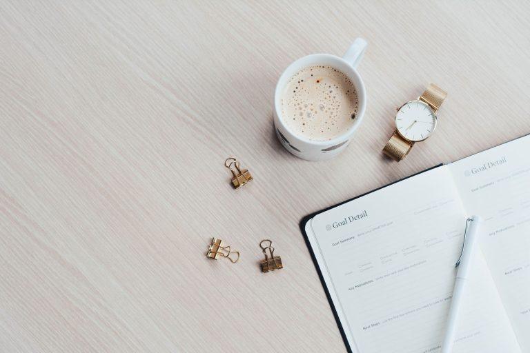 The Analog Comeback: Small Tricks That Quietly Shrink Screen Time